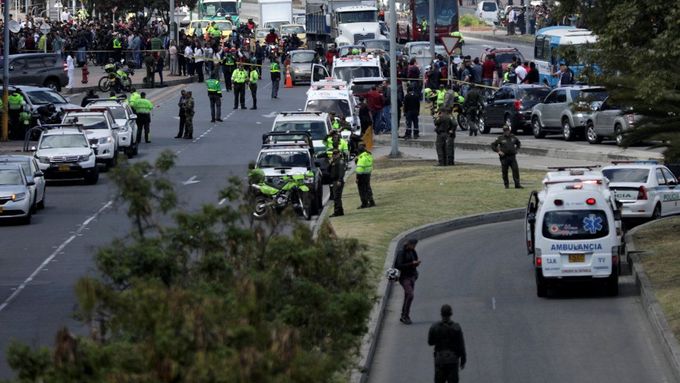 V areálu policejní akademie v Bogotě explodovala dodávka s 80 kilogramy trhaviny