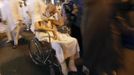 A Muslim pilgrim waits in a wheelchair after performing early dawn prayers in an area near the Grand Mosque, during the annual haj pilgrimage in the holy city of Mecca October 23, 2012, ahead of Eid al-Adha which marks the end of haj. On October 25, the day of Arafat, millions of Muslim pilgrims will stand in prayer on Mount Arafat near Mecca at the peak of the annual pilgrimage. REUTERS/Amr Abdallah Dalsh (SAUDI ARABIA - Tags: RELIGION) Published: Říj. 23, 2012, 7:24 dop.