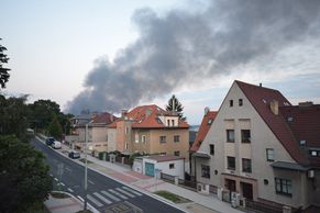 Požár skladu textilu ve Vysočanech