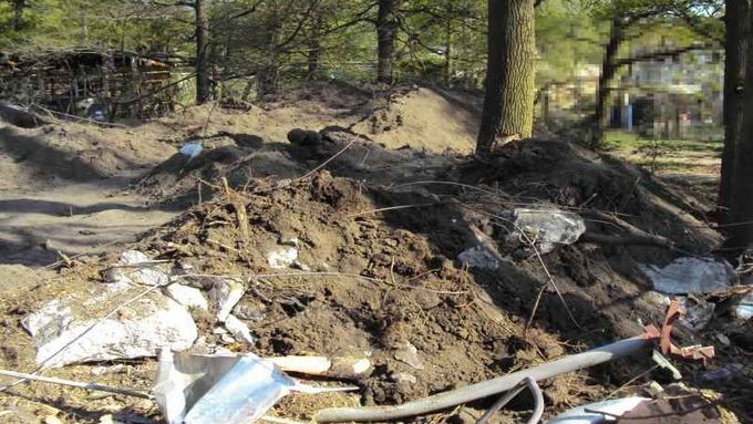 Policie Pardubického kraje zveřejnila fotografie z místa semtínského výbuchu
