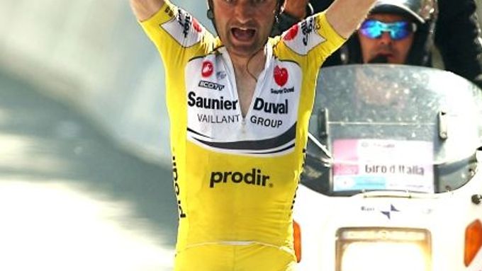Radost Leonarda Piepoliho po vítězství v 10. etapě Gira.
