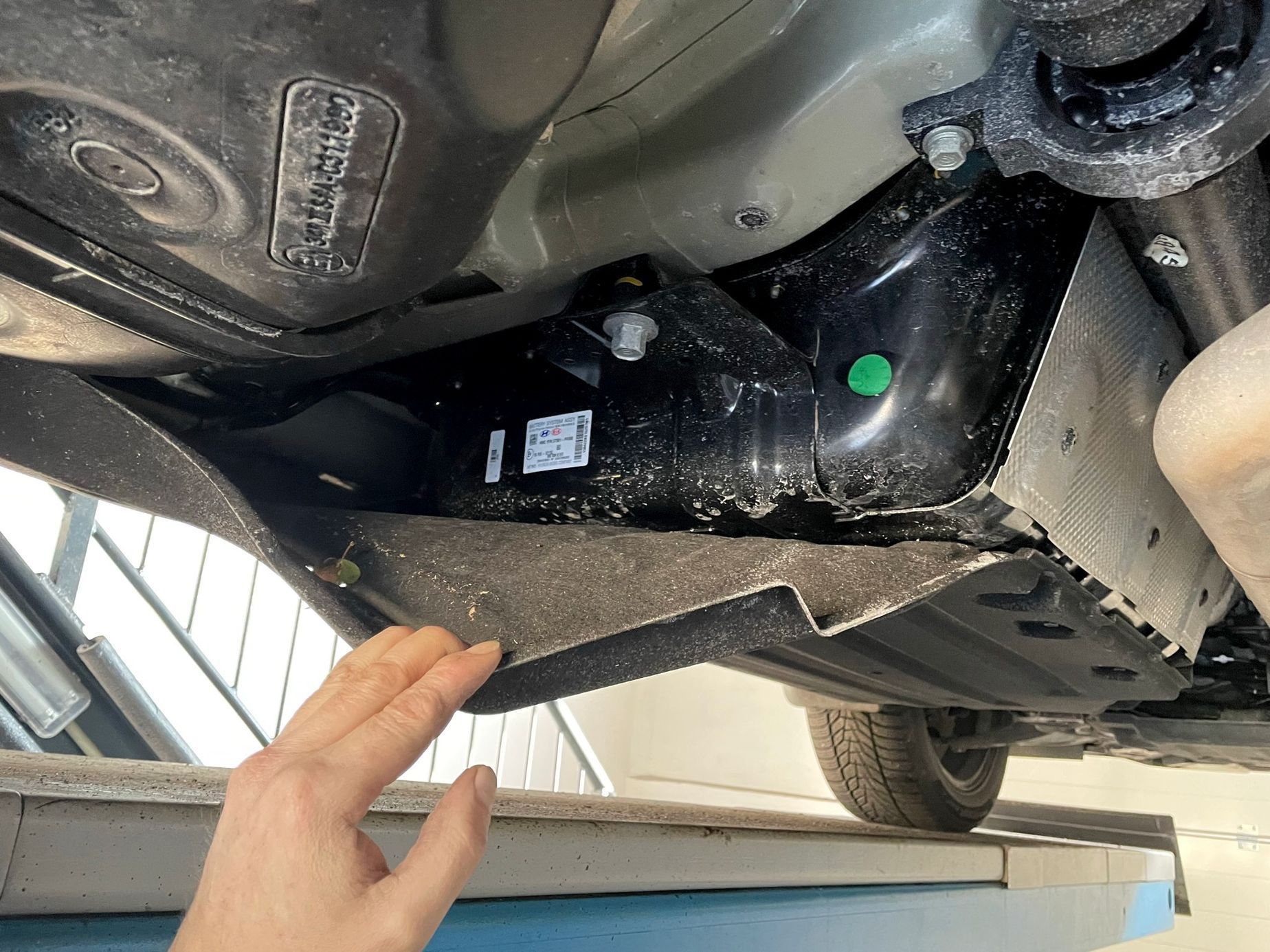 Podvozek, Kia Sorento, plug-in hybrid, auto na zvedáku, autoservis