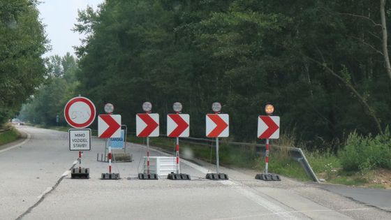 Fotoreportáž z nejrozkopanější silnice v ČR. Neuralgickým bodem je most ve Staré Hlíně