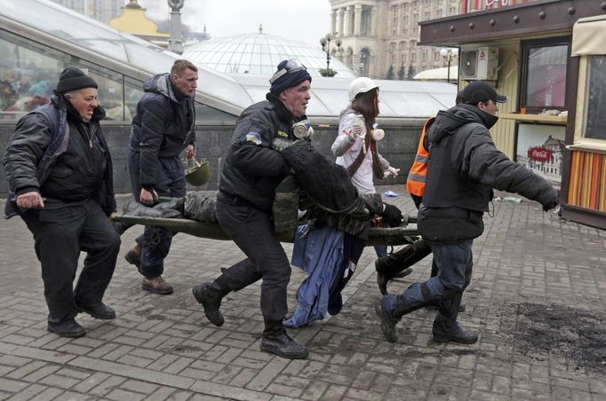 ATTENTION EDITORS - VISUAL COVERAGE OF SCENES OF INJURY OR DEATH - A wounded protester is rushed to a vehicle following violence in Independence Square in Kiev February 2