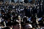Na pohřeb zastřeleného policisty dorazily desetitisíce lidí