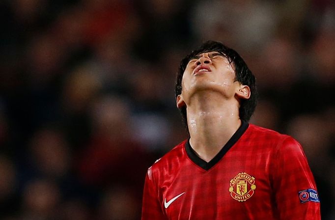 Fotbalista Manchesteru United Šindži Kagawa se zranil v utkání Ligy Mistrů proti Braze.