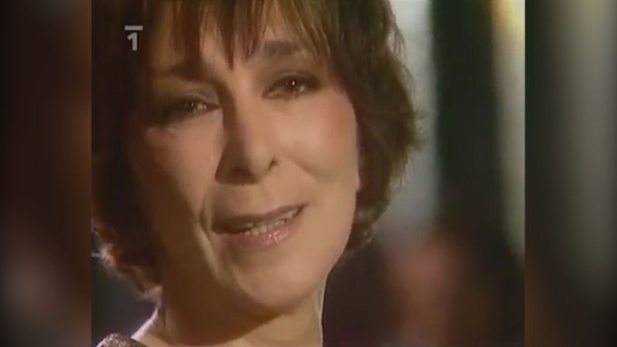 Píseň Co mi dáš, francouzsky původně Les feuilles mortes, z recitálu Hany Hegerové v pořadu Televarieté, 1985.
