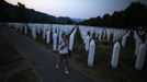 A Bosnian Muslim woman walks during twilight through Memorial Center in Potocari where there will be a mass burial, near Srebrenica July 9, 2012. The bodies of 520 recently identified victims of the Srebrenica massacre will be buried on July 11, the anniversary of the massacre when Bosnian Serb forces commanded by Ratko Mladic slaughtered 8,000 Muslim men and boys and buried them in mass graves, in Europe's worst massacre since World War Two. REUTERS/Dado Ruvic (BOSNIA - Tags: POLITICS ANNIVERSARY CONFLICT) Published: Čec. 9, 2012, 8:05 odp.