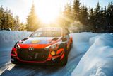 ... mohl se Tänak konečně vydat za volantem Hyundai i20 Coupe WRC vstříc čtrnáctému triumfu v mistrovství světa.
