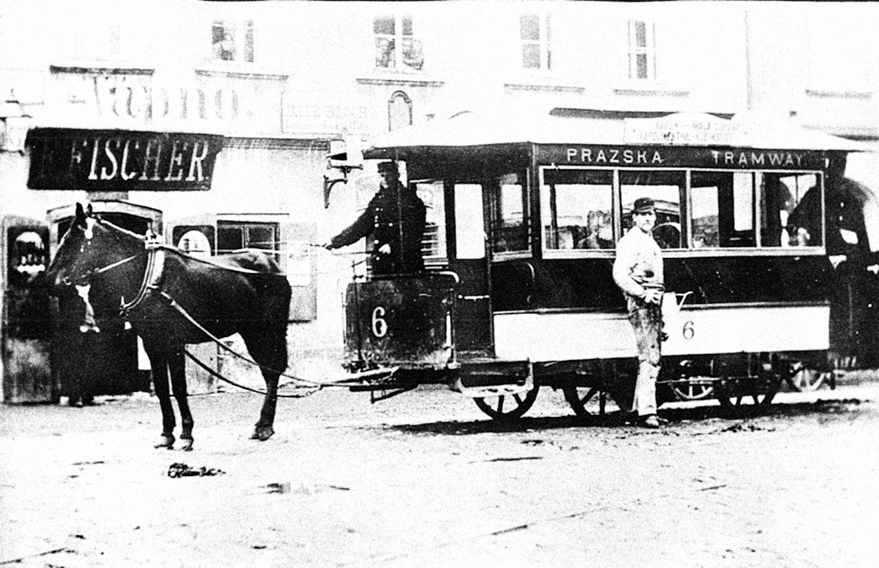 Jednorázové užití / Fotogalerie / Před 145 lety se v Praze poprvé rozjely tramvaje tažené koňmi