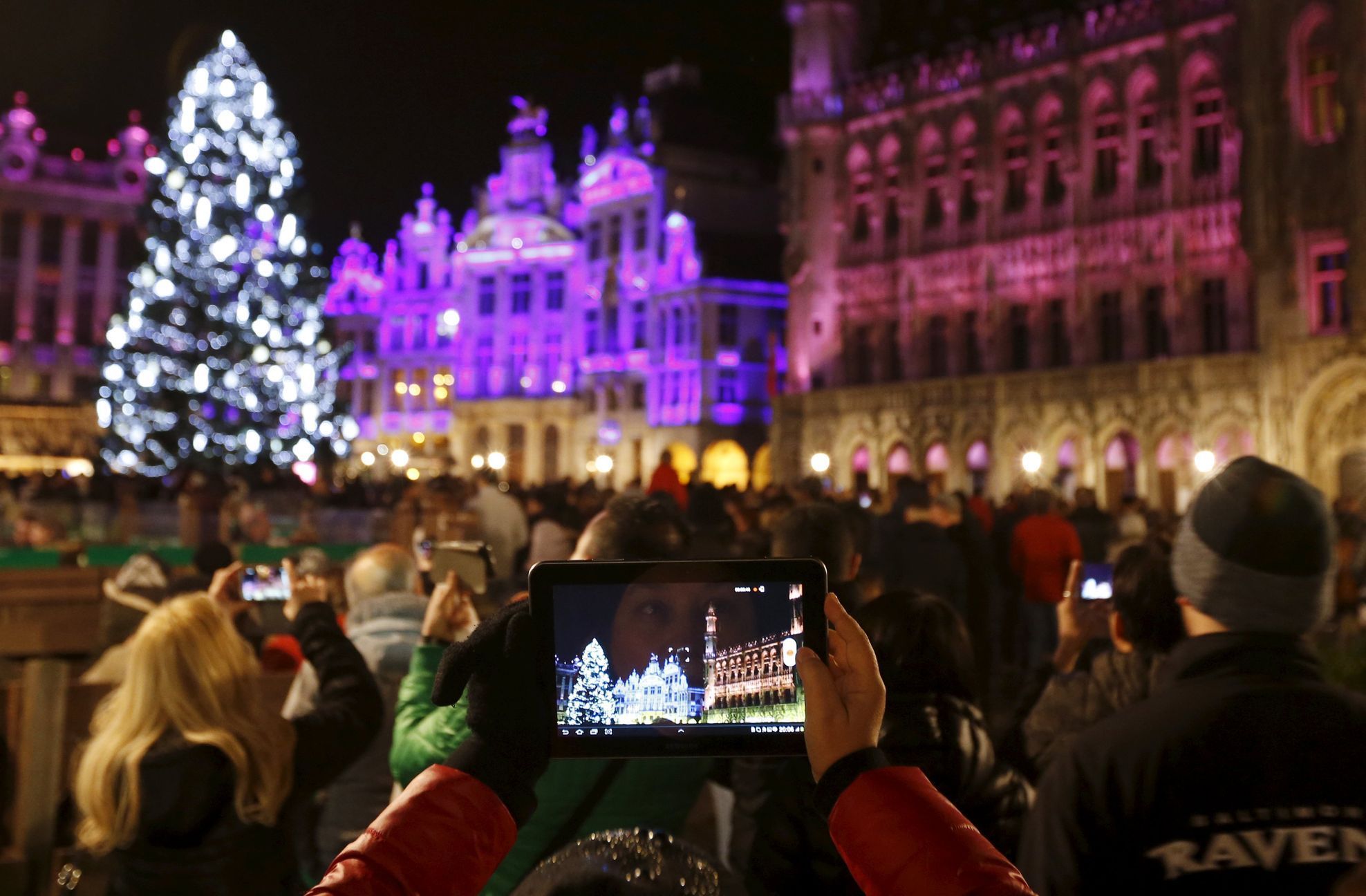 Světelná show na hlavním bruselském náměstí Grand Place.