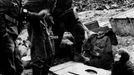 German soldiers surprised to find this old Russian lady in a hideout, in Stalingrad (1942) German soldiers surprised to find this old Russian lady in a hideout instead of finding Russian soldiers, Stalingrad November 18, 1942 USSR, 1939-1945 war National archives, Washington / Snark Archives