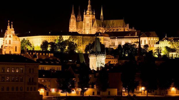 Praha září až do Jizerských hor. Světelné znečištění ničí nás i přírodu, říká vědec