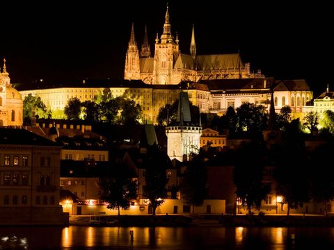 Praha září až do Jizerských hor. Světelné znečištění ničí nás i přírodu, říká vědec