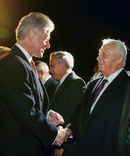 Bill Clinton a Ariel Šaron