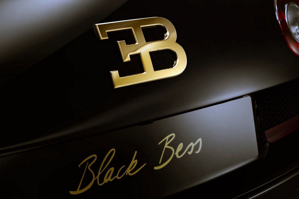 zlato v autě logo Bugatti