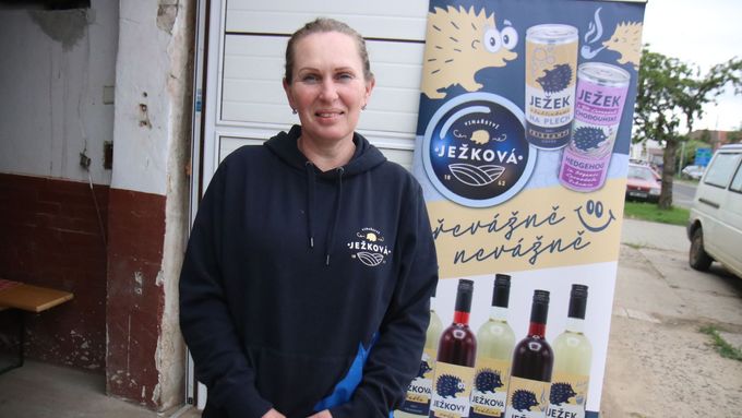 Miroslava Ježková z Moravské Nové Vsi mluví nejen o tom, jak překonala následky tornáda, ale také jak bojuje v ostré vinařské konkurenci.