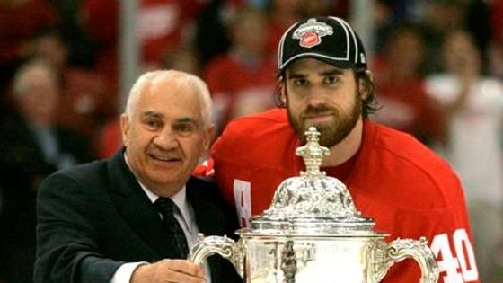 To je Henrik Zetterberg, největší hvězda Švédů