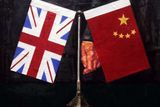 Před deseti lety se Velká Británie vzdala Hongkongu. Vlády nad "kapitalistickým" velkoměstem se ujala komunistická Čína.