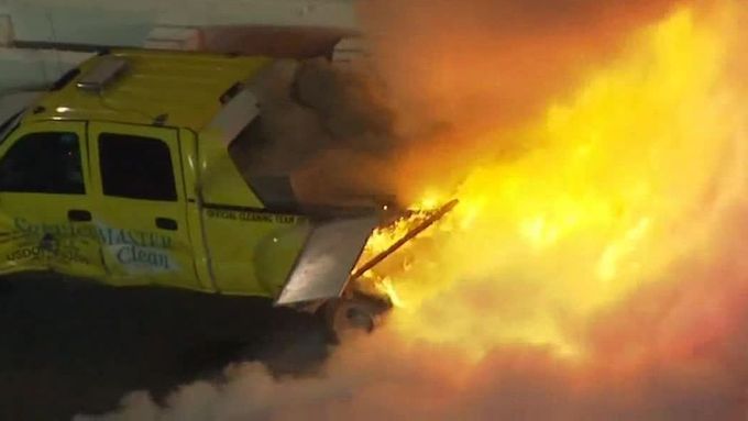 "Nejslavnější" havárii Juana Pabla Montoyi v NASCAR byla ohňová show v loňském závodě Daytona 500, kdy Kolumbijec na vlhké trati trefil vysoušeč plný vysoce hořlavého leteckého paliva.