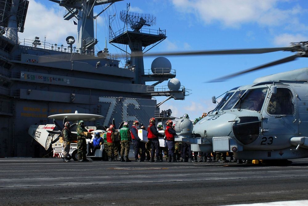 Americké námořnictvo pomáhá Japonsku