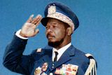 "Plukovník Bokassa chce jen sbírat medaile a je příliš hloupý na to, aby provedl státní převrat," prohlásil o něm při jedné večeři tehdejší prezident a jeho bratranec David Dacko. Reagoval tak na varování svých poradců, že armáda má v novém africkém státě příliš velký vliv.