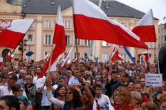 Tisíce Poláků už osmým dnem protestovaly proti reformě justice