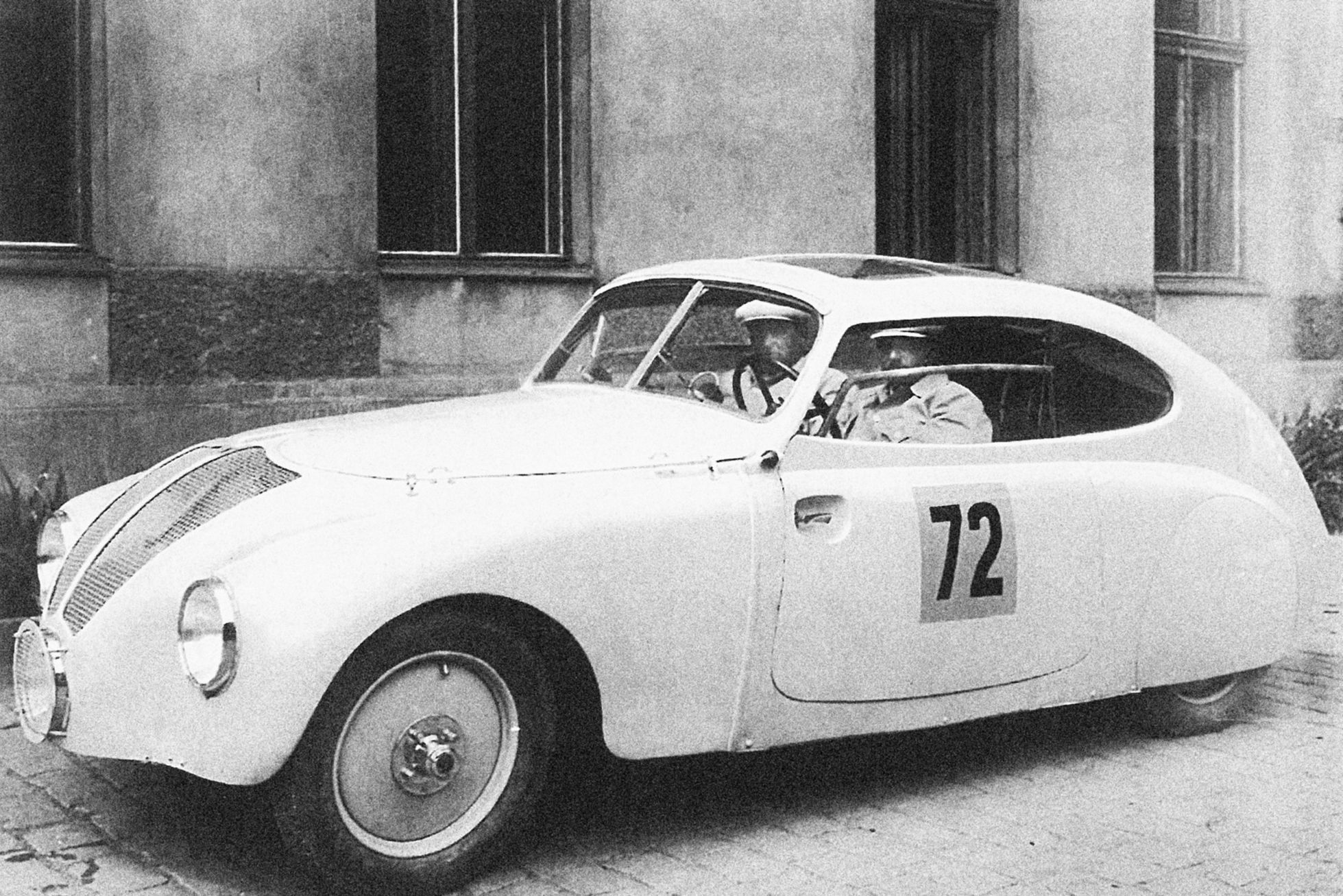 Fotogalerie / Před 115 lety byla podepsána smlouva o zřízení továrny na automobily Praga