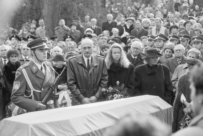 Pohřeb Dubčeka. Fotografie ze života Alexandra Dubčeka