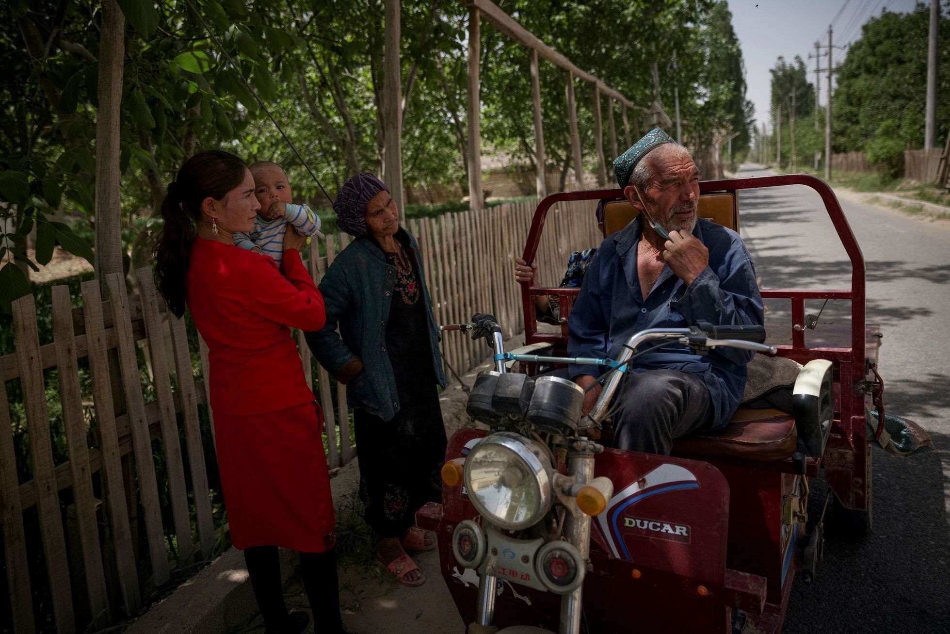 sin-ťiang ujgurové čína turisté převýchovné tábory