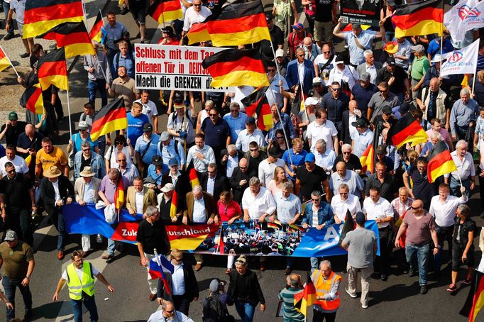 Příznivci německé strany AfD demonstrují v Berlíně.