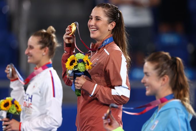 Stříbrná Markéta Vondroušová, zlatá  Belinda Bencicová a bronzová Elina Svitolinová na OH 2020