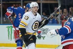 Čechův pád na farmu zaráží. Je to divné, komentují v zámoří otočku Bostonu