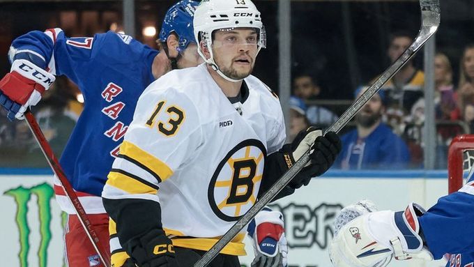 Matěj Blümel v dresu Bostonu v přípravě před NHL