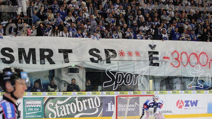 Jeden ze čtyř transparentů, které připravili fanoušci Komety na zápas se Spartou.