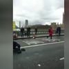 Svědek natočil situaci po útoku na na Westminsterském mostě