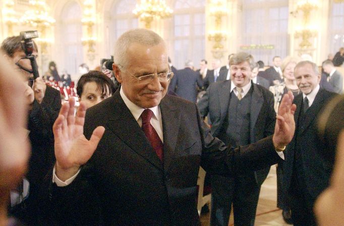 Václav Klaus byl 28. února na společné schůzi obou komor Parlamentu ve Španělském sálu Pražského hradu zvolen prezidentem České republiky.