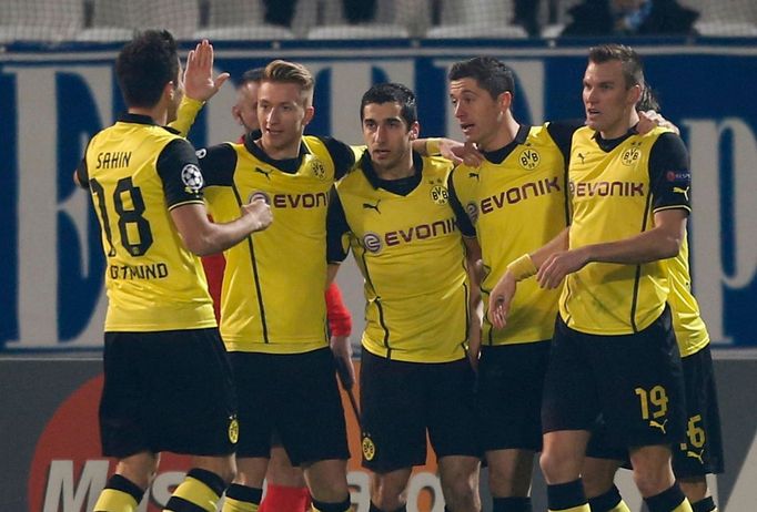 Borussia Dortmund slaví gól proti Marseille