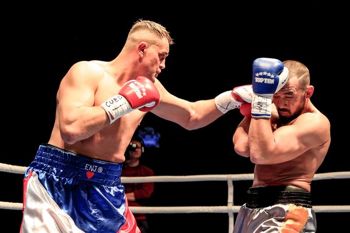 Den rváčů v Plzni - Pavel Šour vs. Václav Pejsar (box, těžká váha)