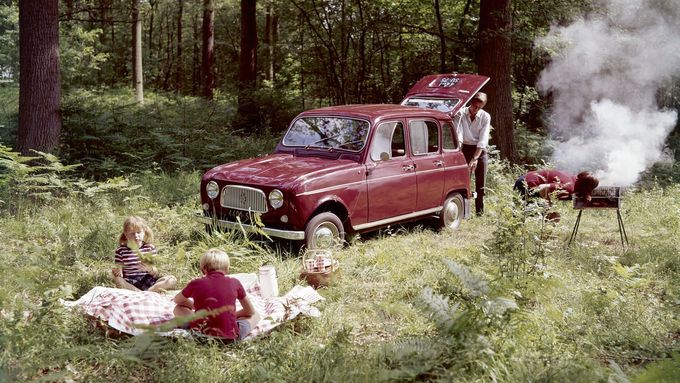 Přelomový Renault v Citroënu neměli rádi. Čtyřka konkurovala oblíbené "kachně"