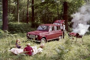 Přelomový Renault v Citroënu neměli rádi. Čtyřka konkurovala oblíbené "kachně"