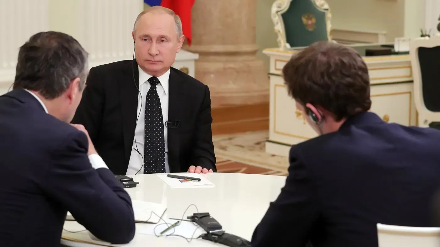 Henry Foy a Lionel Barber v rozhovoru s Vladimirem Putinem, červen 2019.