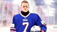 Američané nastoupili v dresech inspirovaných právě místními Buffalo Bills (na snímku Brady Tkachuk).