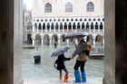 Benátští hoteliéři po záplavách přichází o miliony eur denně. Turisté ruší pobyty