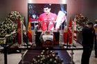 Reyes byl pohřben v rakvi zakryté klubovou vlajkou FC Sevilla