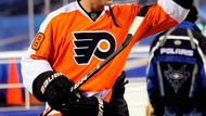 Hrát se bude v pondělí od 21:00. Zápas veteránů se ovšem hrál již o víkendu. Naskočil do něj Eric Lindros, legenda Philadelphie...