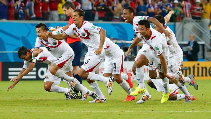 Kostarická euforie po rozhodující penaltě.
