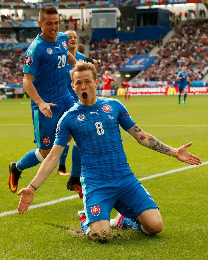 Euro 2016, Slovensko-Wales: Ondrej Duda (8) slaví gól na 1:1