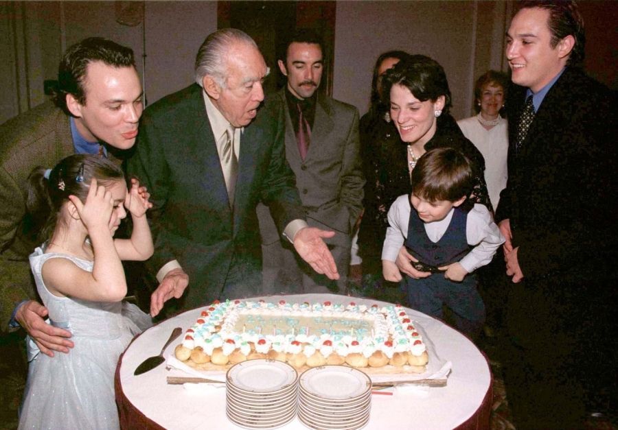 Anthony Quinn slaví s rodinou 85. narozeniny