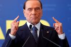 Berlusconi je u soudu pro lidská práva. Chce, aby mu povolil znovu kandidovat ve volbách